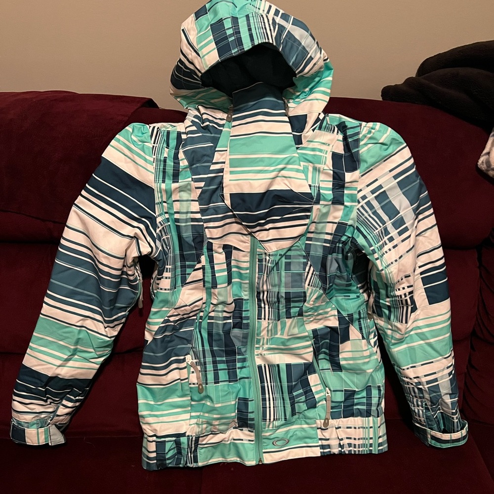 Oakley’s Women’s Medium Snowboard/Ski Loose fit jacket
